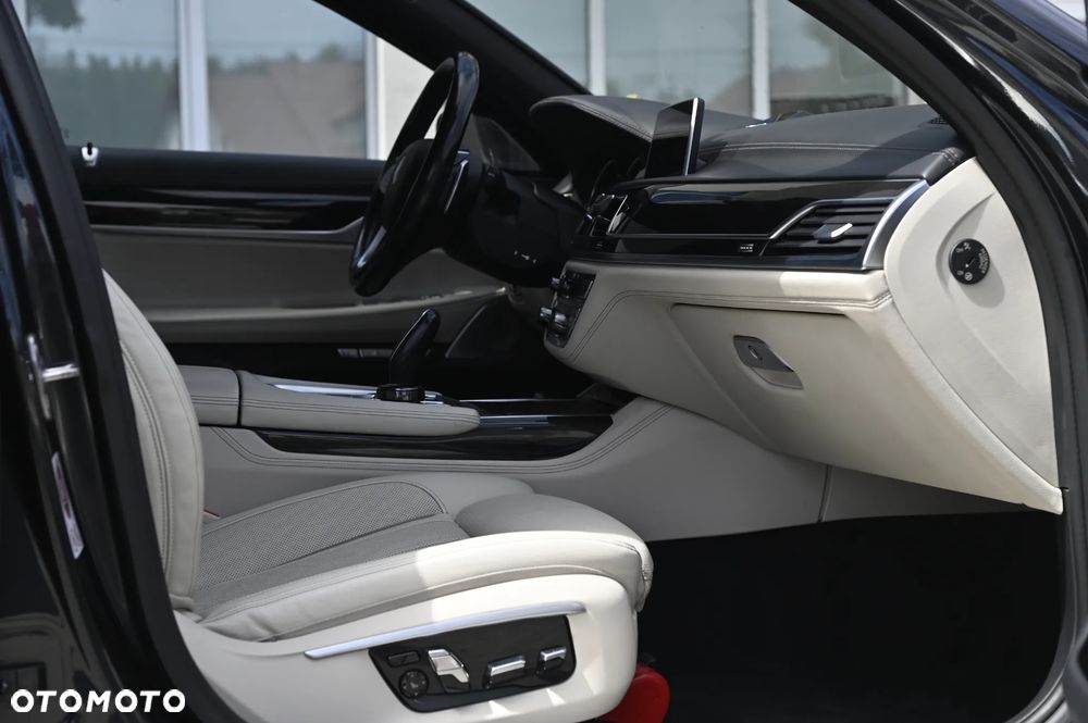 BMW Seria 7 ver-750i-xdrive - 14