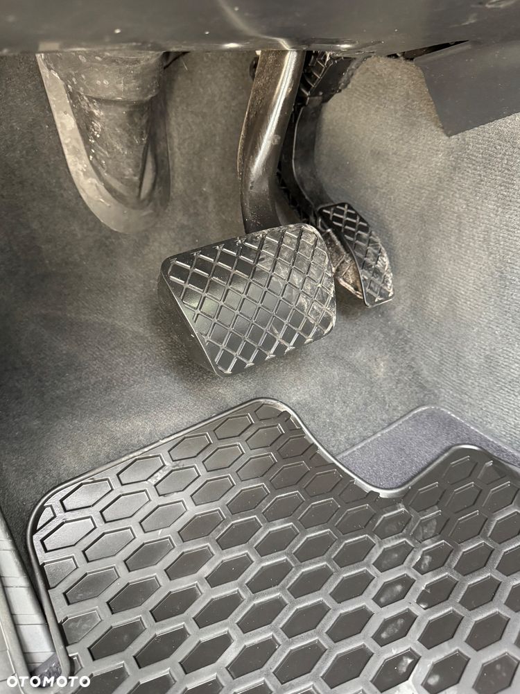 Volkswagen Touareg ver-3-0-v6-tdi-scr-4mot-r--line - 13