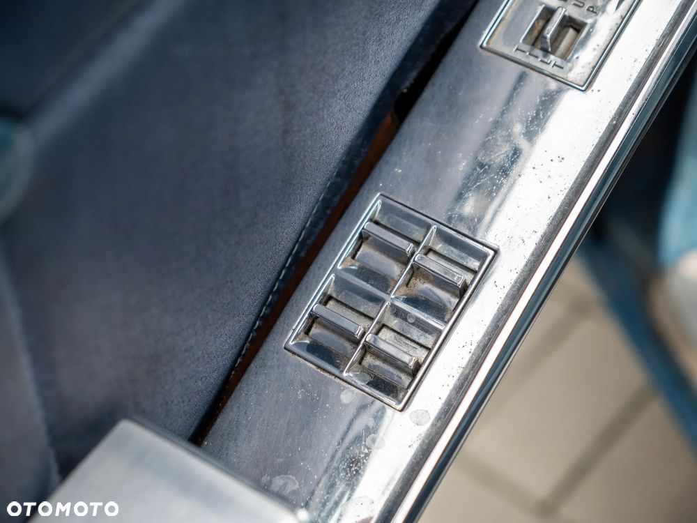 Cadillac Deville - 18
