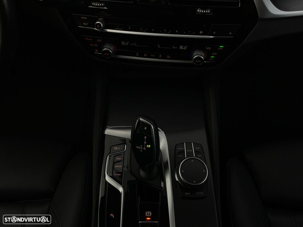BMW 520 d Pack Desportivo M Auto - 16