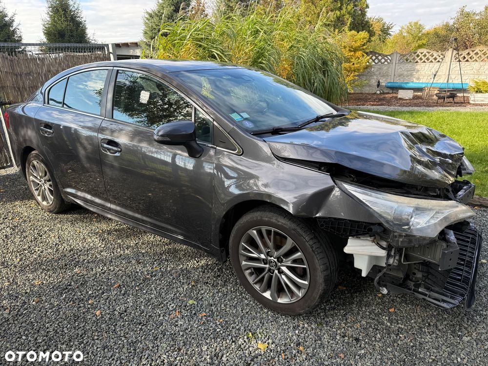 Toyota Avensis 1.6 Premium - 15