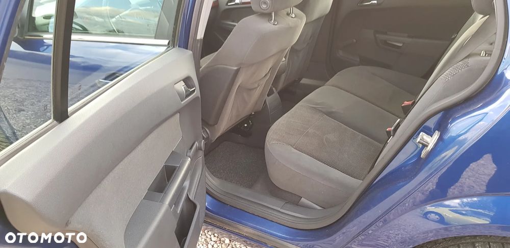 Opel Astra 1.6 NAVI - 16