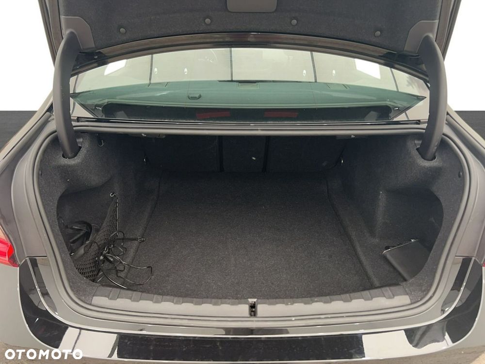 BMW Seria 3 318d mHEV - 11