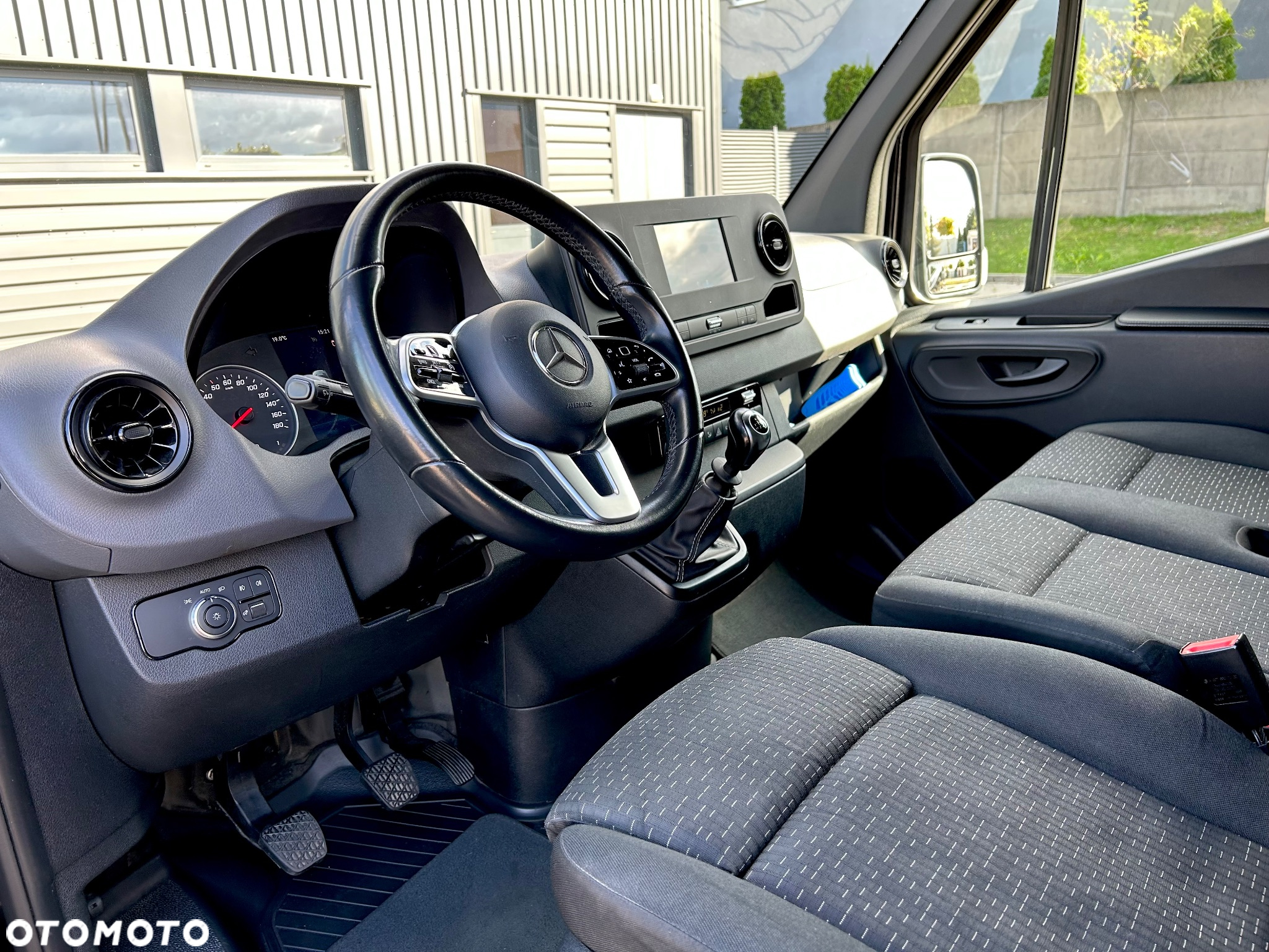 Mercedes-Benz Sprinter - 24