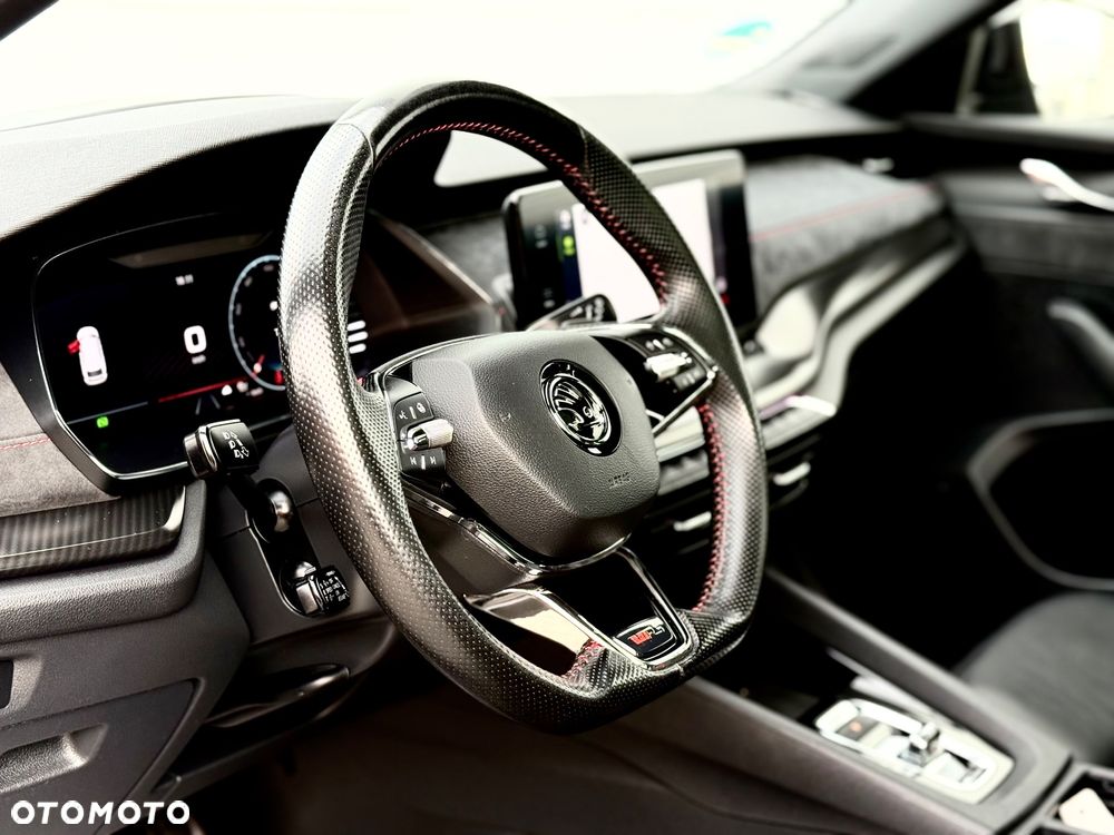 Skoda Octavia 2.0 TDI DSG RS Plus - 24