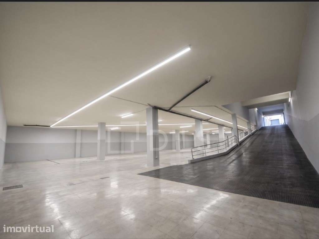Armazém empresarial com localização estratégica em Lisboa - Grande imagem: 5/15