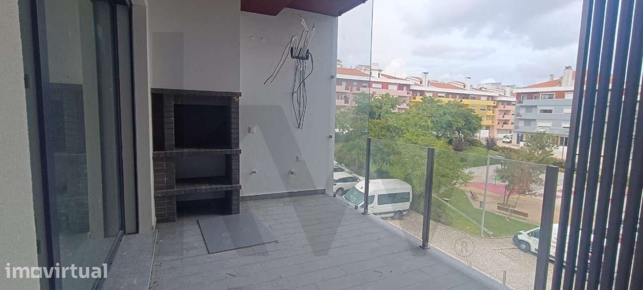 APARTAMENTOS T2, T3 E T3 DUPLEX EM PALMELA — TERRAÇOS, GARAGENS E PARQ - Grande imagem: 4/24