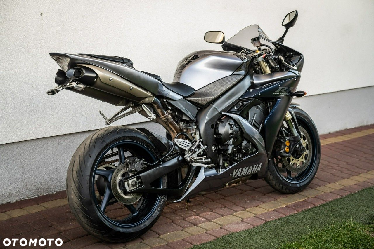 Yamaha R1 - 3