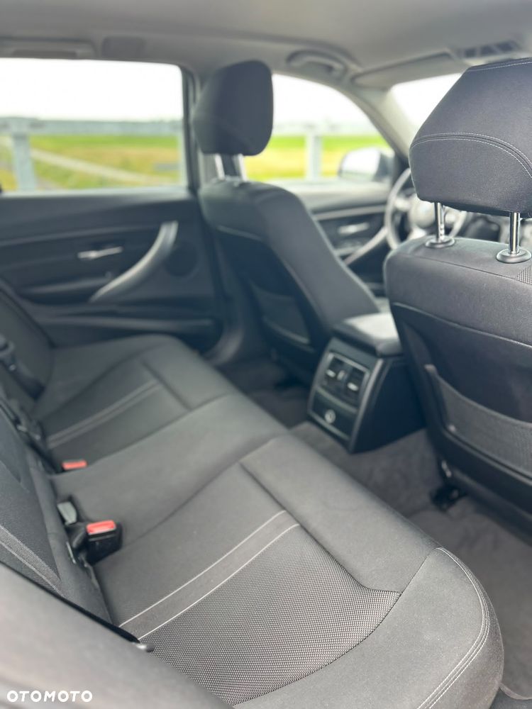 BMW Seria 3 320d Luxury Line - 22