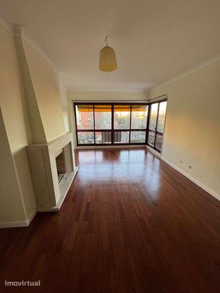 T1  em Oeiras, Condomínio Fechado, Lareira, Garagem, Piscina, Ginásio - Grande imagem: 2/7