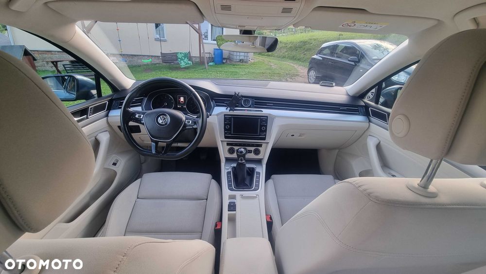 Volkswagen Passat - 2