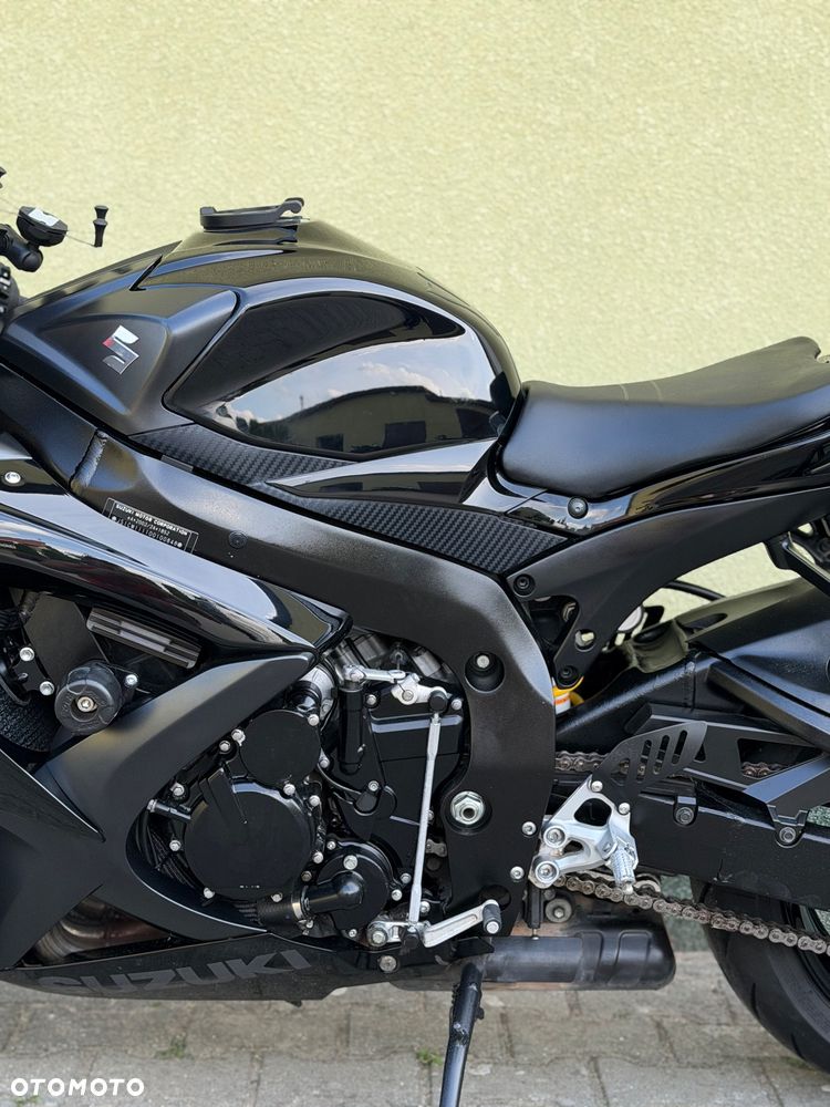Suzuki GSX-R - 25