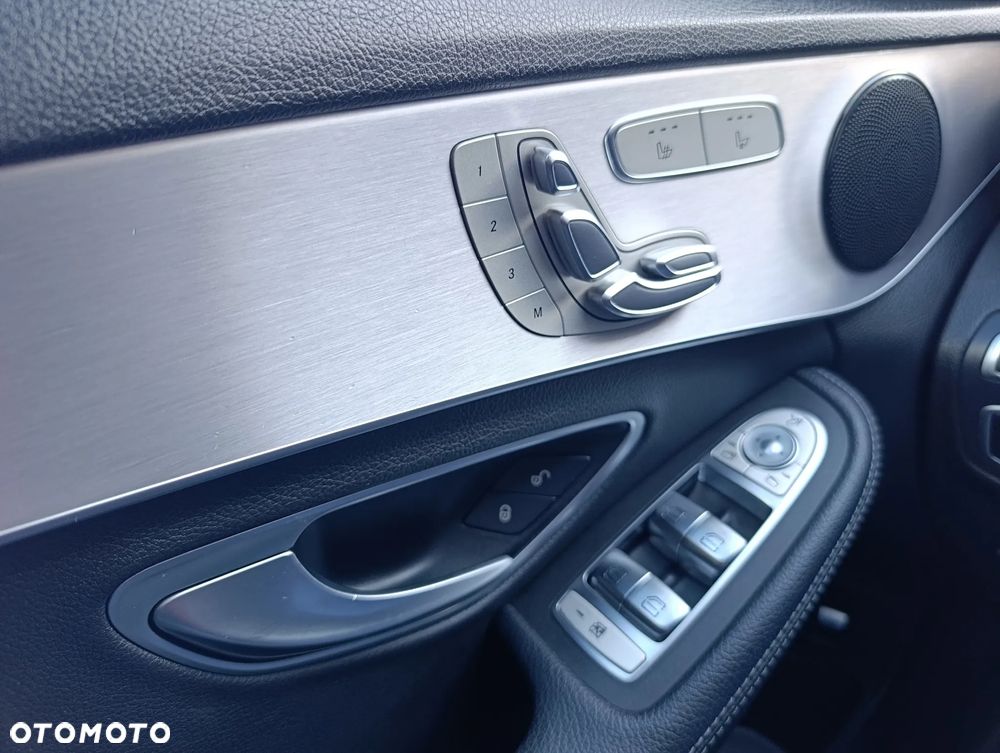 Mercedes-Benz Klasa C 300 d 9G-TRONIC - 29
