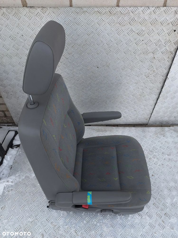 FOTEL OBROTOWY LEWY PRZÓD KIEROWCY PODŁOKIETNIKI  OBROTNICA VW TRANSPORTER T5 CARAVELLE - 3