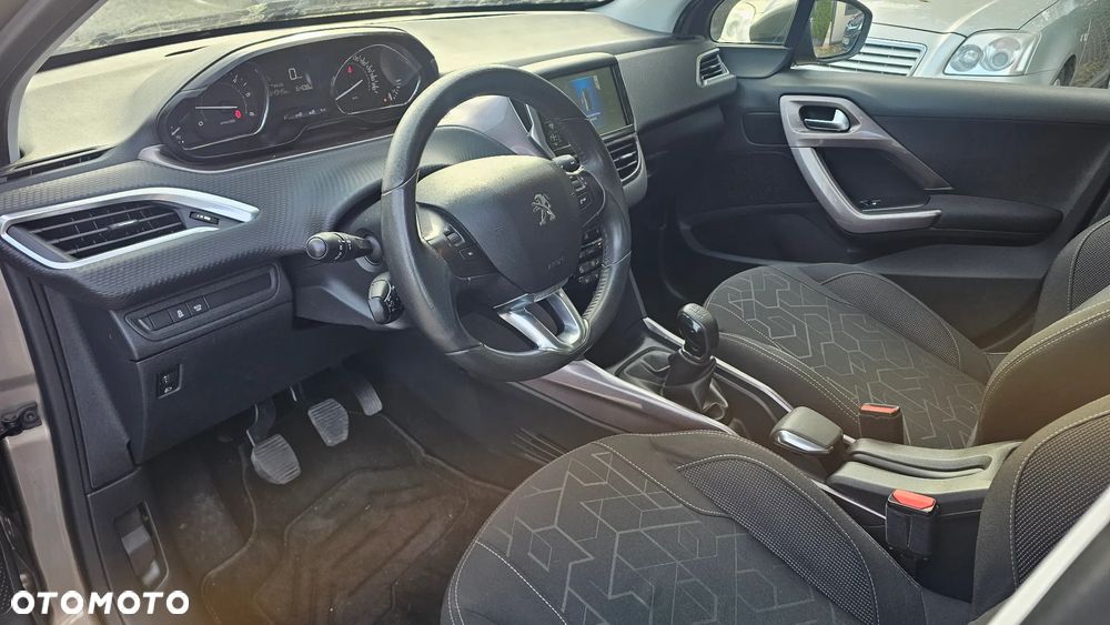 Peugeot 2008 1.6 e-HDi Style S&S - 10
