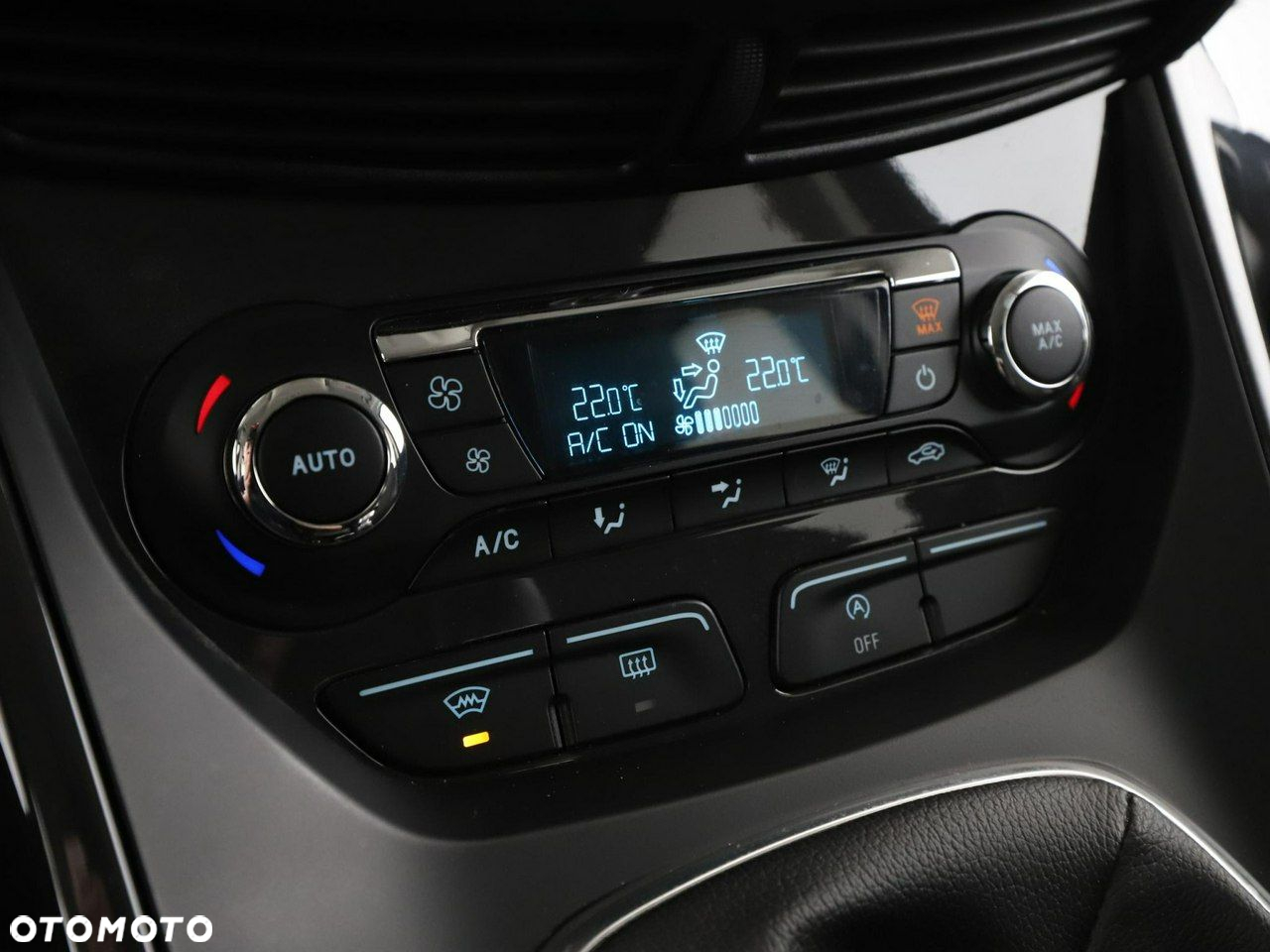 Ford Kuga 2.0 TDCi 2x4 Titanium - 26