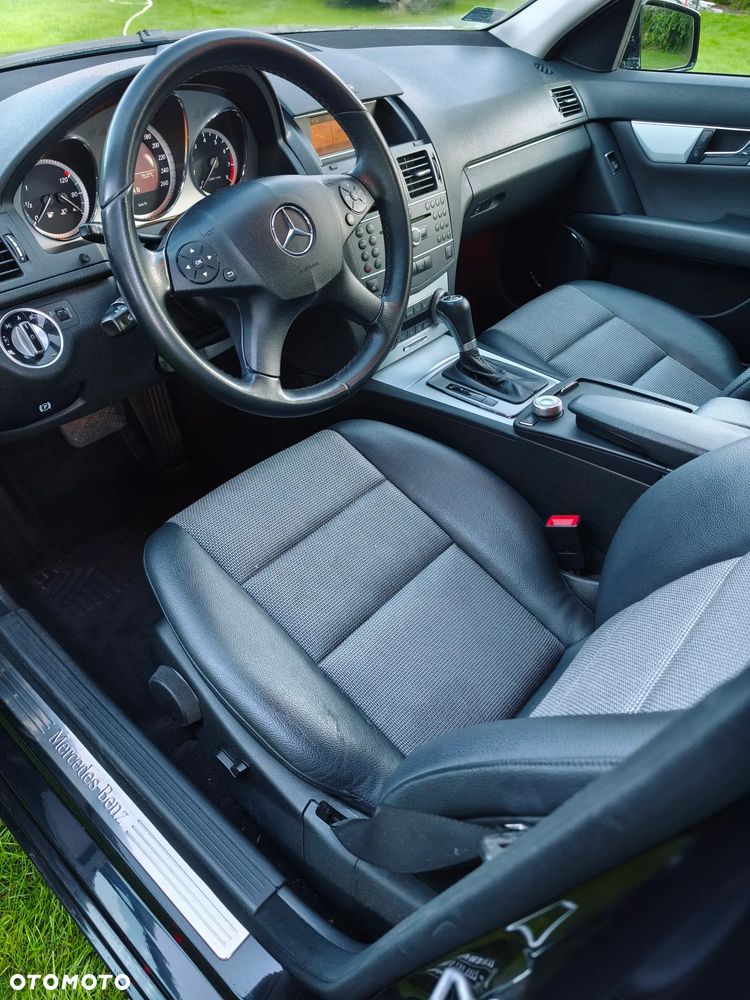 Mercedes-Benz Klasa C 180 CGI Automatik BlueEFFICIENCY Avantgarde - 12