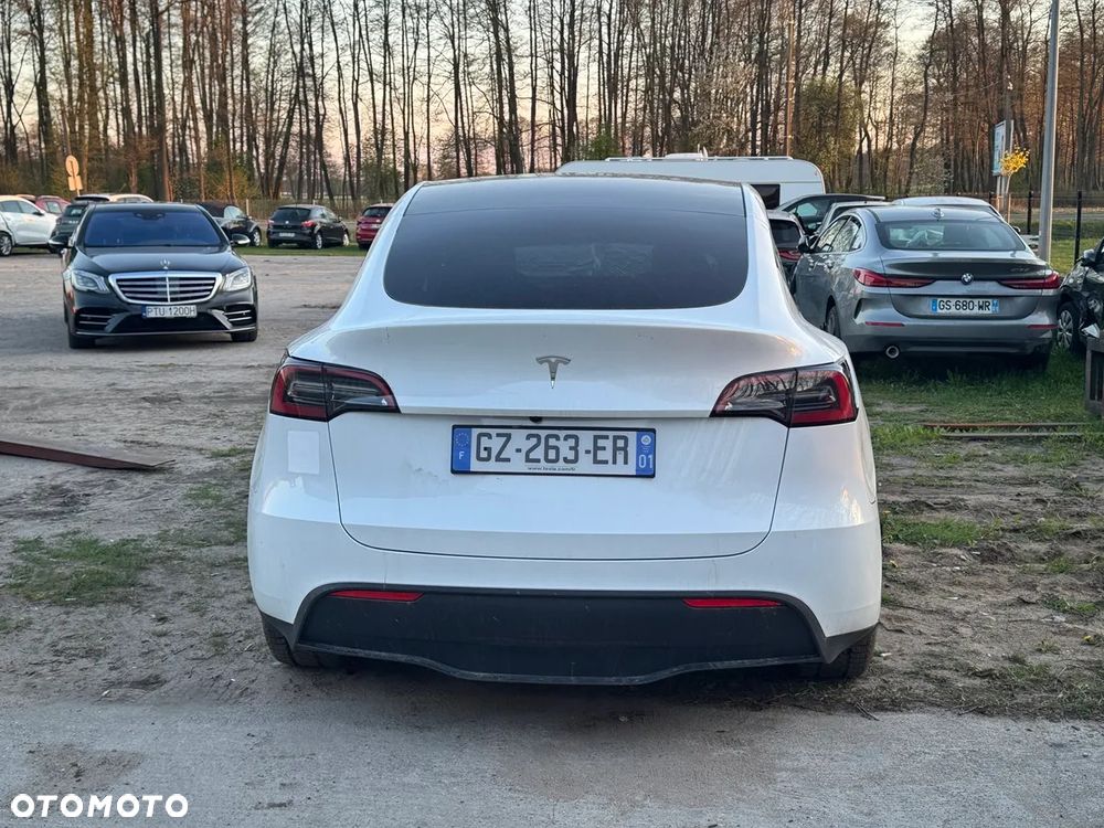Tesla Model Y - 13