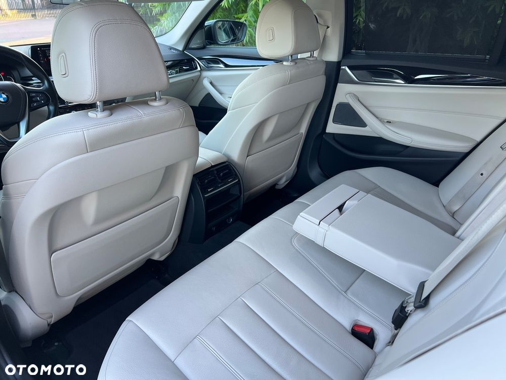 BMW Seria 5 520d xDrive Luxury Line sport - 24