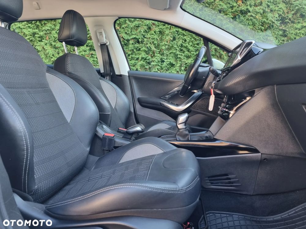 Peugeot 2008 1.2 Pure Tech Allure S&S - 19