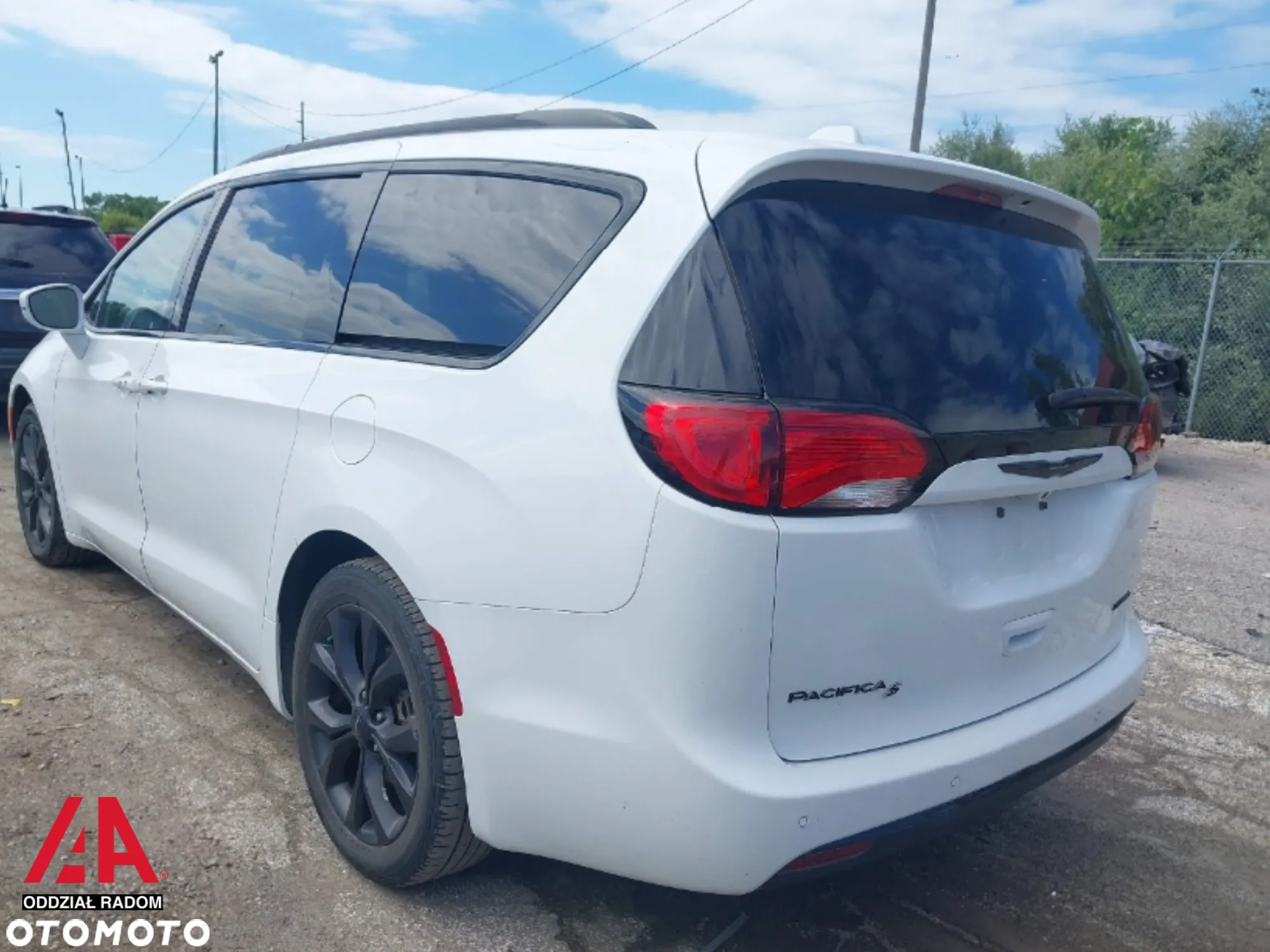 Chrysler Pacifica - 5