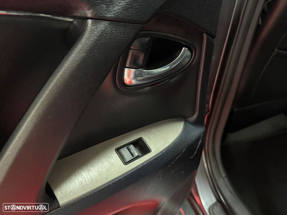 Toyota Avensis SW 2.0 D-4D Exclusive +Pele+GPS - 44