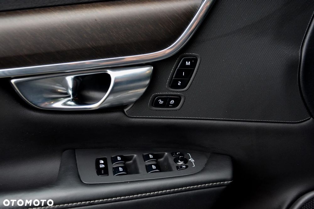 Volvo V90 Cross Country - 36