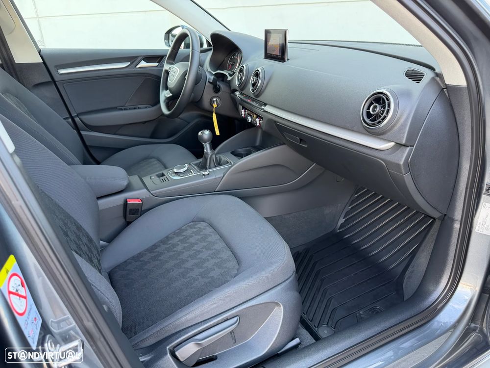 Audi A3 Sportback 1.6 TDI Advance Ultra — fotografia 14