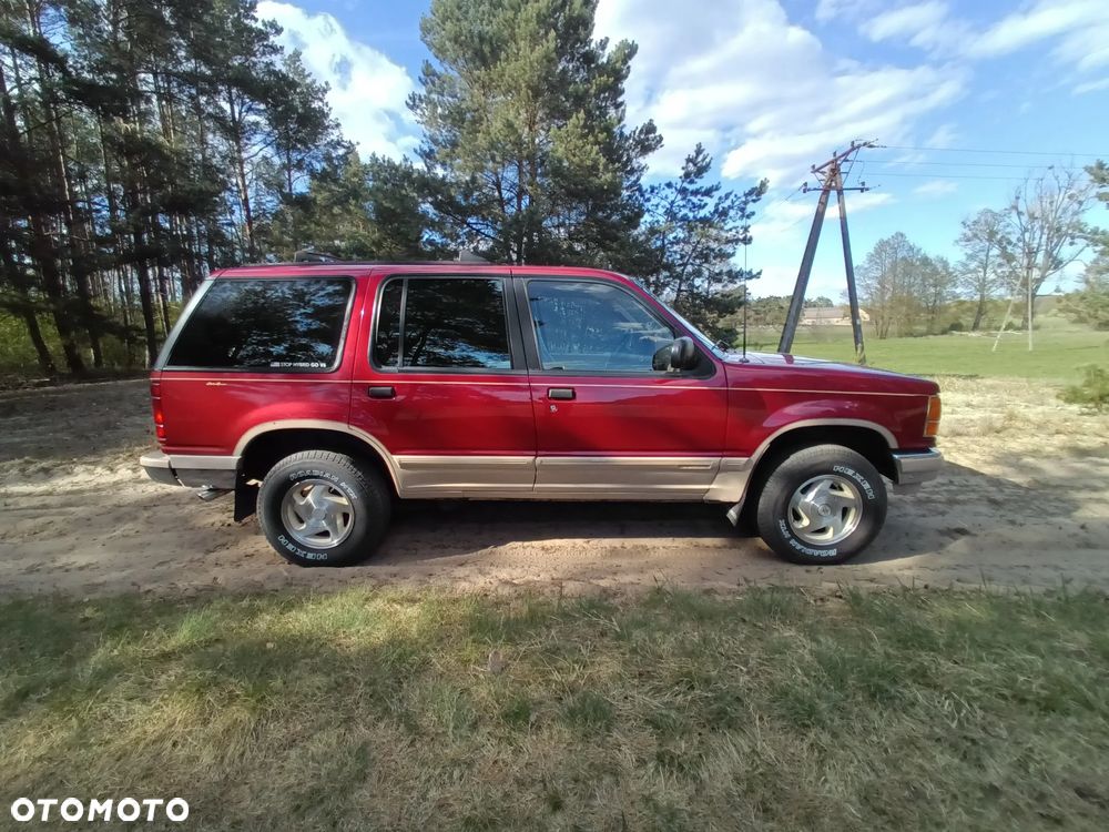 Ford Explorer Standard - 36