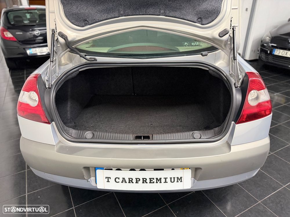 Renault Mégane 1.5 dCi Dynamique Luxe - 9