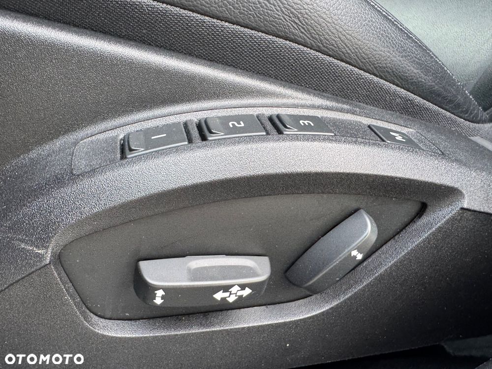 Volvo V40 D4 Geartronic Momentum - 23