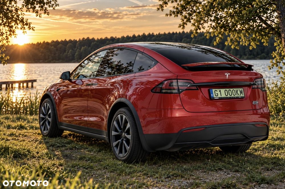 Tesla Model X - 4