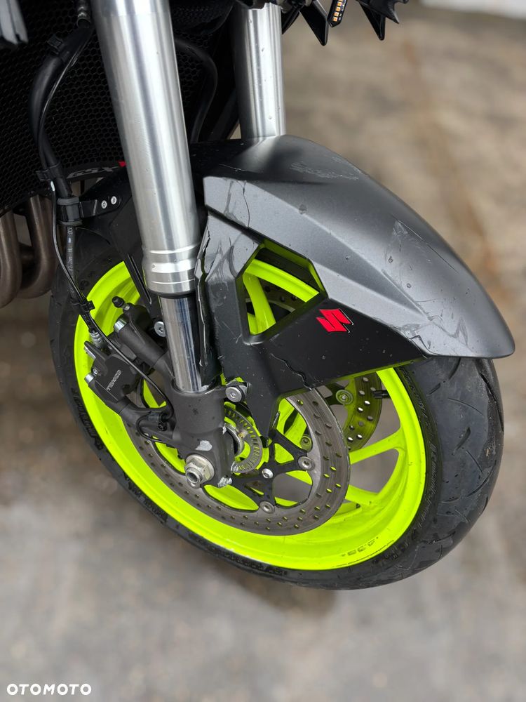 Suzuki GSX - 21