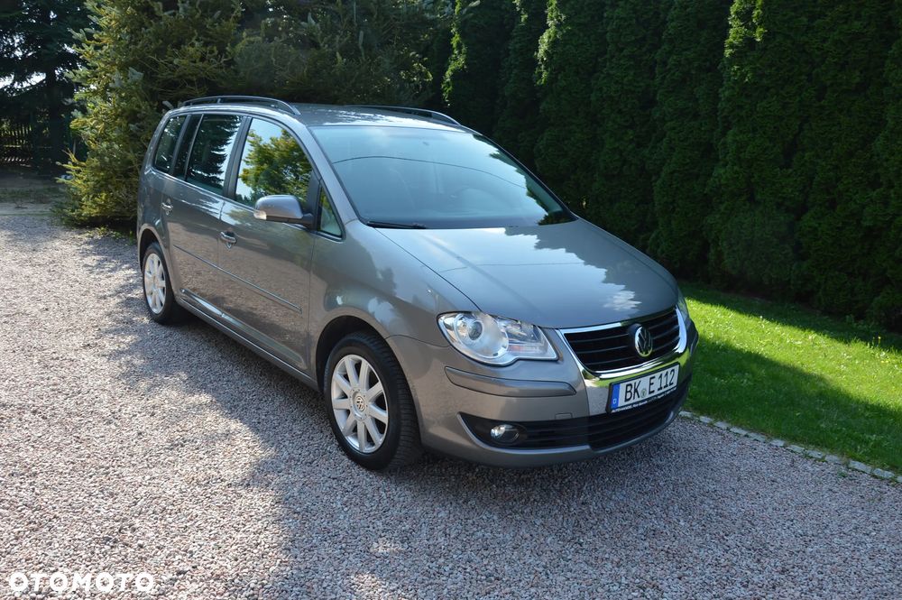Volkswagen Touran - 1