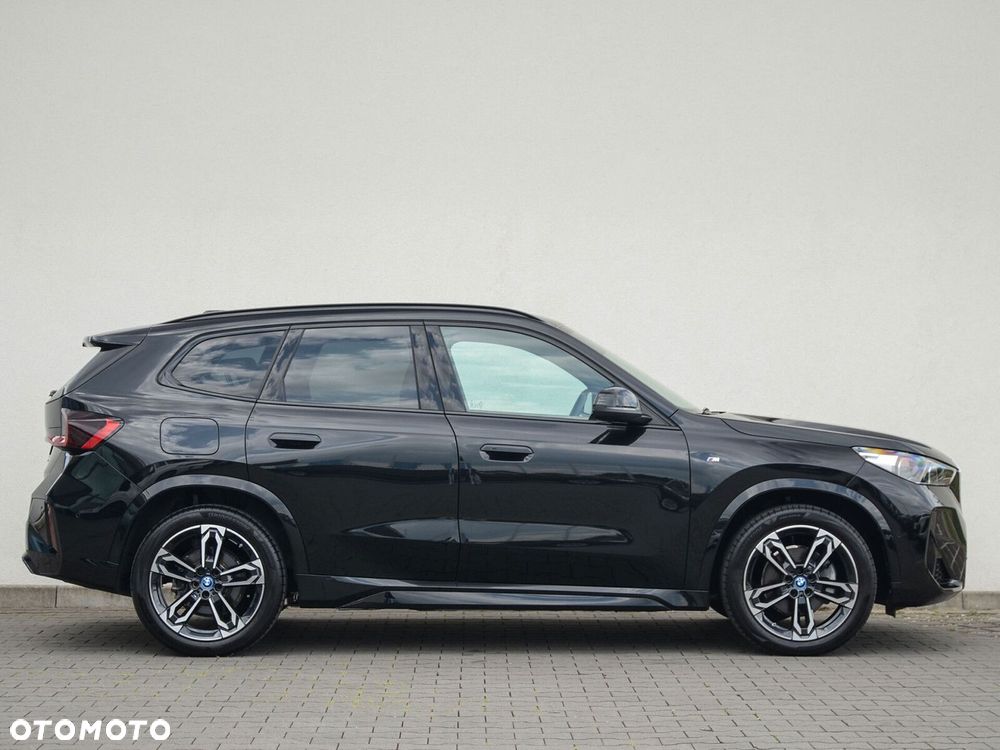 BMW iX1 - 12