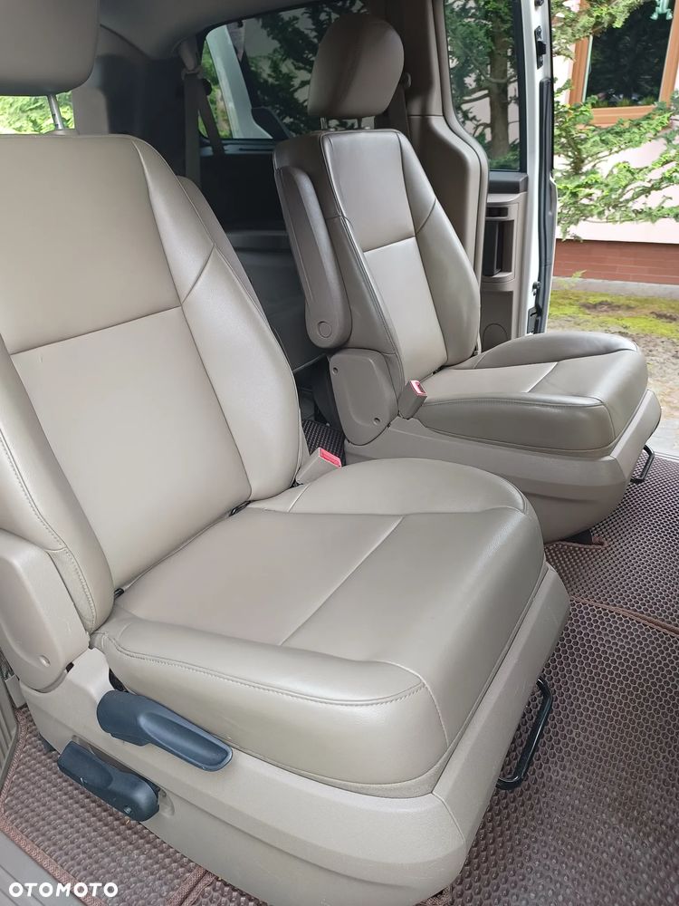 Volkswagen Routan - 15