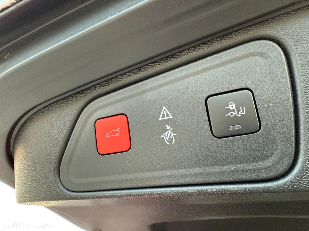 Peugeot 3008 1.2 PureTech Turbo S&S EAT8 Allure - 23