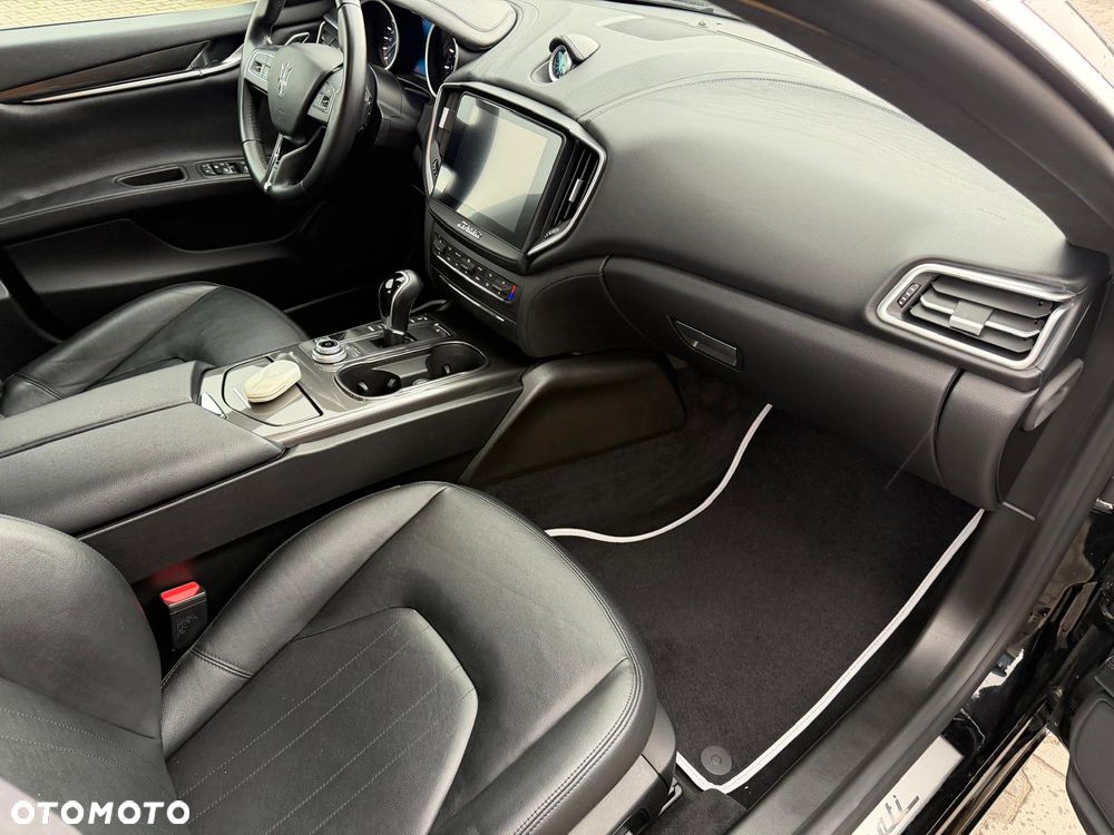 Maserati Ghibli GranSport - 12