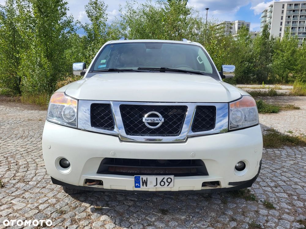 Nissan Armada - 2