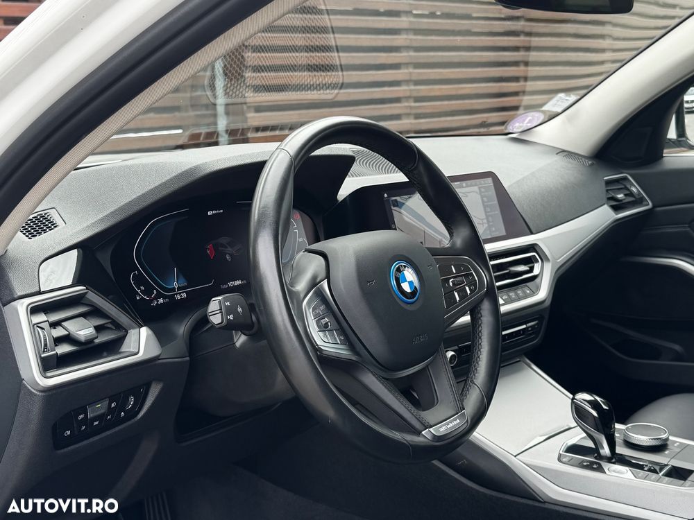 BMW Seria 3 330e Aut. Luxury Line - 17
