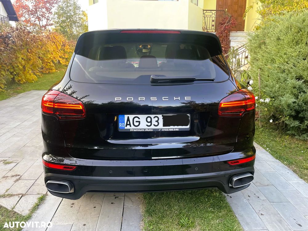 Porsche Cayenne 3.0 L - 4