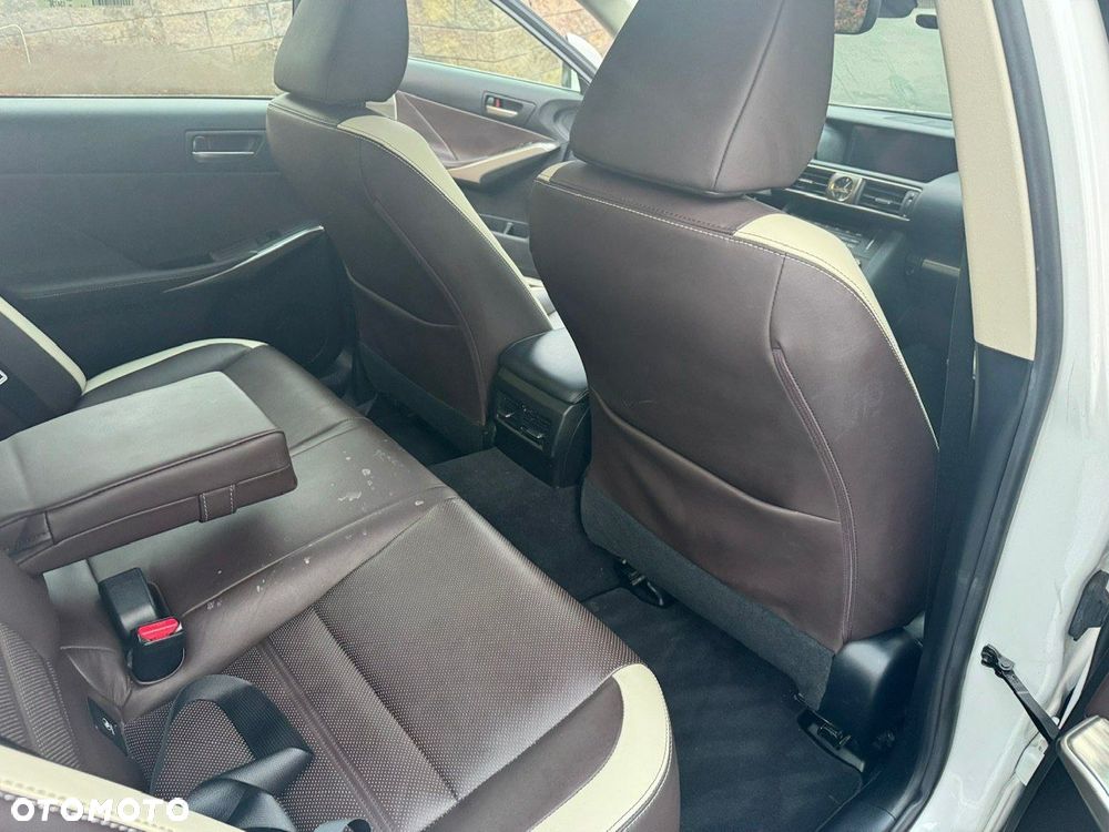Lexus IS Luxury Line - 12