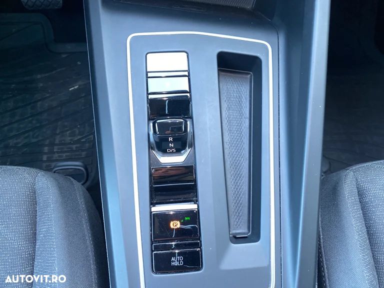 Volkswagen Golf 1.0 eTSI DSG MHEV Life - 27