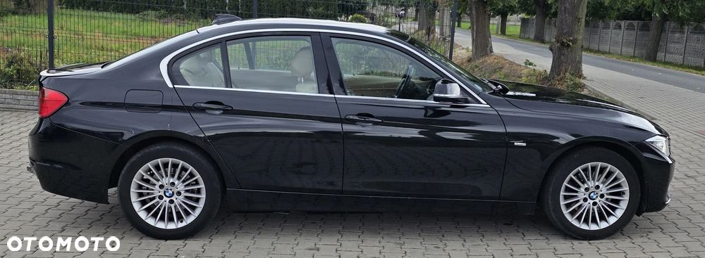 BMW Seria 3 320i Luxury Line - 4