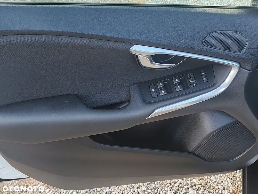 Volvo V40 Cross Country - 19