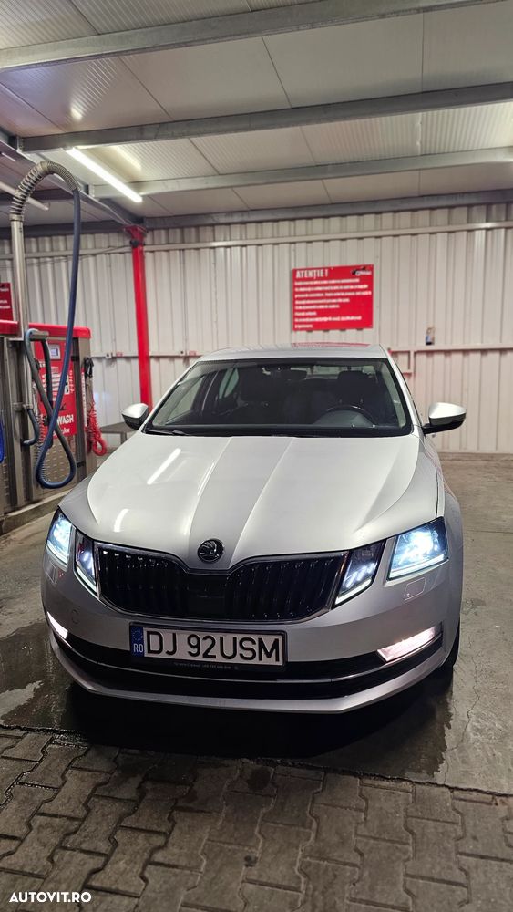 Skoda Octavia 2.0 TDI STYLE DSG - 1