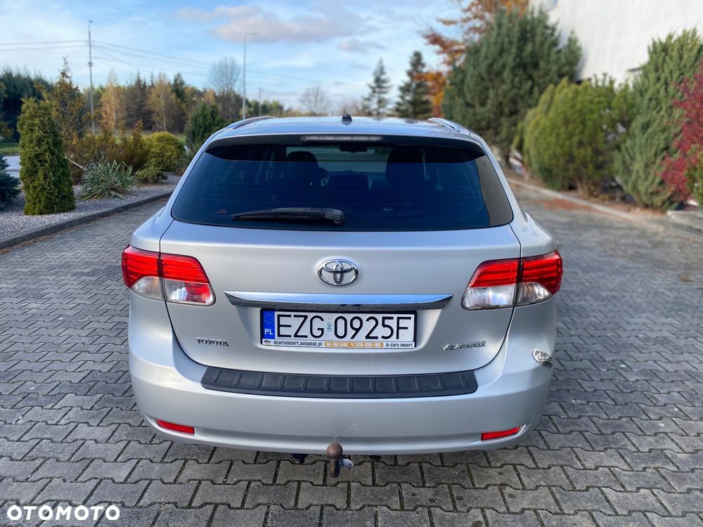 Toyota Avensis 1.8 Sol plus NAVI - 9