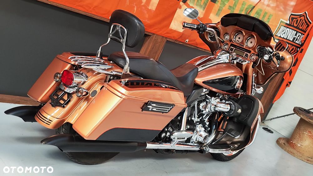 Harley-Davidson Touring Street Glide - 32