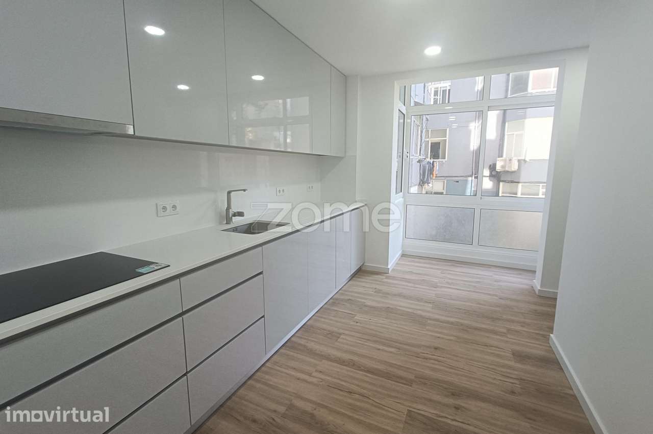 Apartamento T3 com Excelentes Áreas e Varandas – Remodelado a Estre... - Grande imagem: 3/20