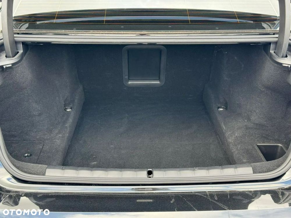 BMW Seria 7 750i xDrive - 16